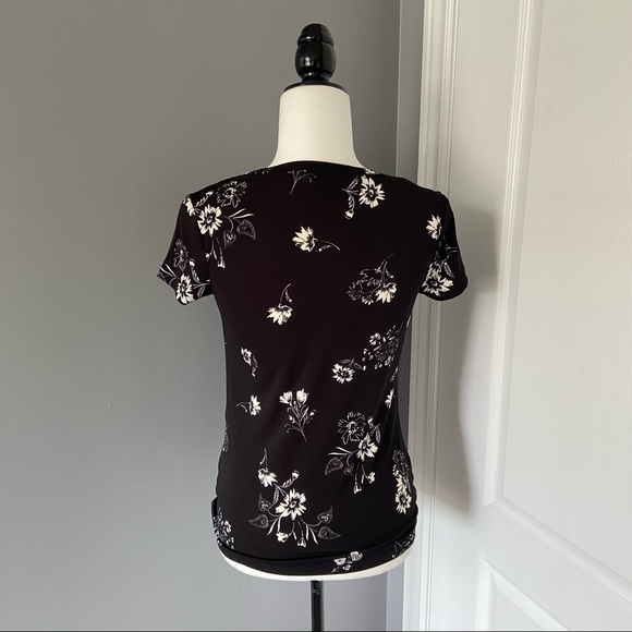 4 for $20 🖤 CANDIE’S Black/White Twist Front Top - Picture 3 of 8